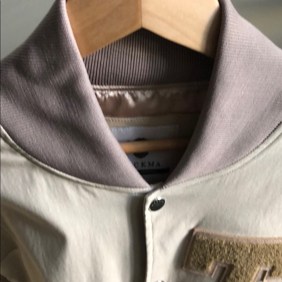 Tackma Varsity - Picture 4 of 5